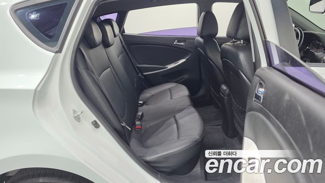 Hyundai Accent 2014 — photo 11