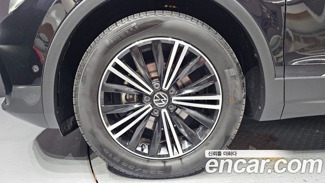 Volkswagen Tiguan 2023 — photo 5