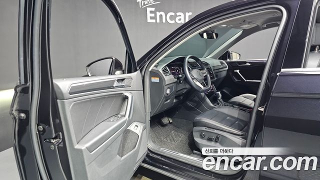Volkswagen Tiguan 2023 — photo 10