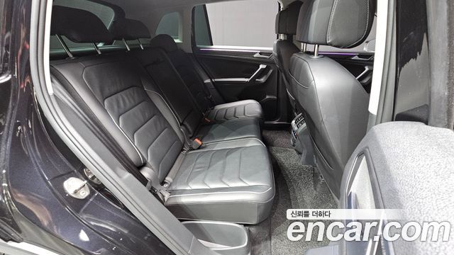 Volkswagen Tiguan 2023 — photo 12