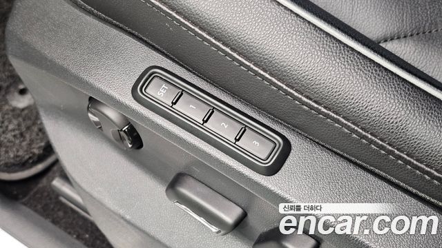 Volkswagen Tiguan 2023 — photo 14