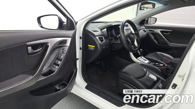 Hyundai AVANTE 2012 — photo 13