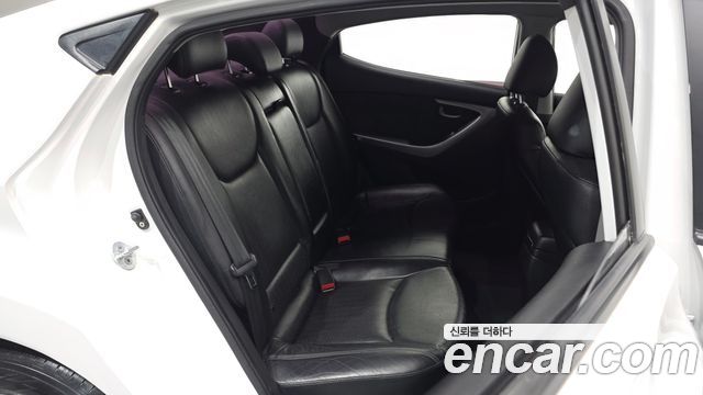 Hyundai AVANTE 2012 — photo 17