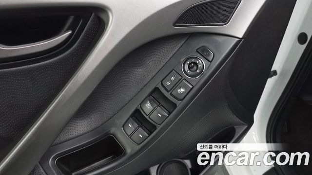 Hyundai AVANTE 2012 — photo 25