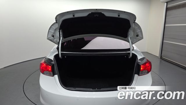 Hyundai AVANTE 2012 — photo 26