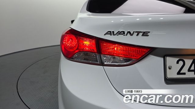 Hyundai AVANTE 2012 — photo 9