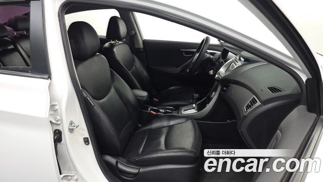 Hyundai AVANTE 2012 — photo 16