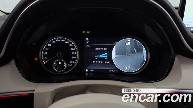 Genesis GV70 2022 — photo 11