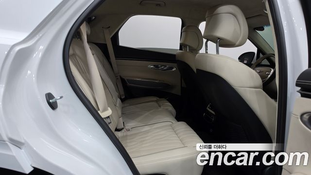Genesis GV70 2022 — photo 18