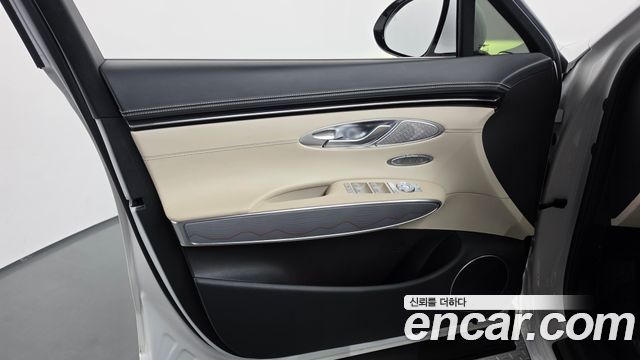 Genesis GV70 2022 — photo 14