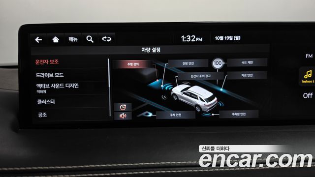 Genesis GV70 2022 — photo 30