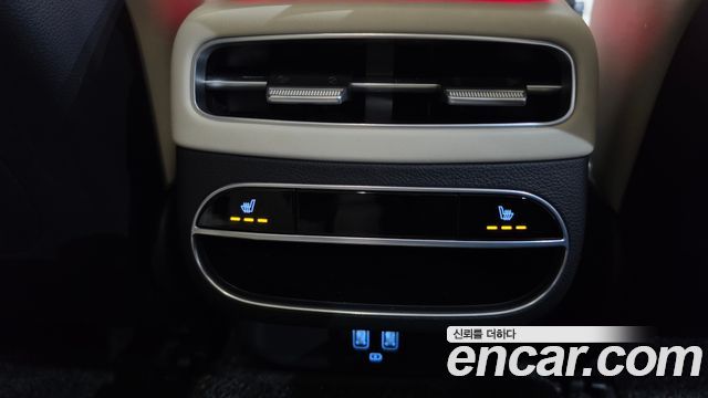 Genesis GV70 2022 — photo 31