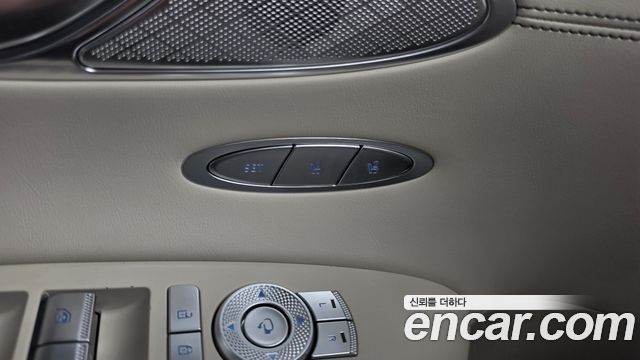 Genesis GV70 2022 — photo 32