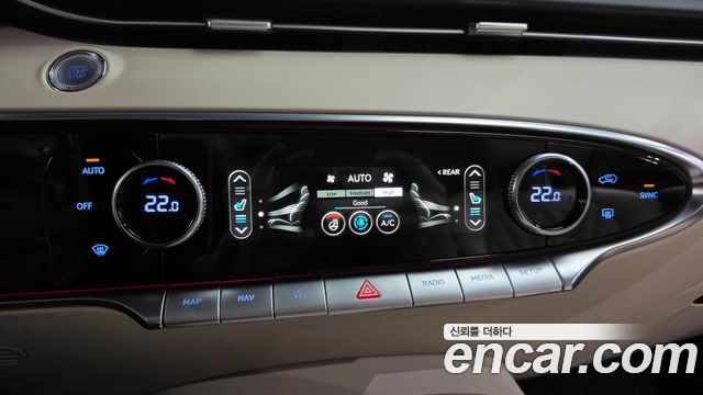 Genesis GV70 2022 — photo 33