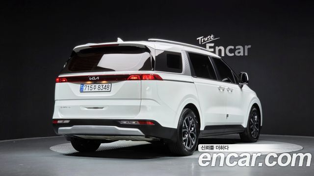 Kia Canival 2023 — photo 2