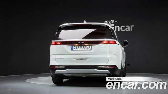 Kia Canival 2023 — photo 4