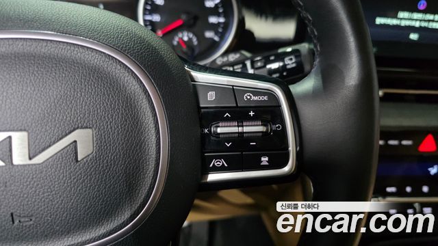 Kia Canival 2023 — photo 23