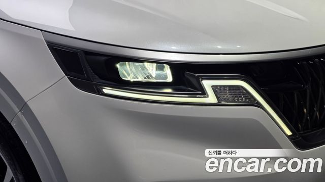 Kia Canival 2023 — photo 8