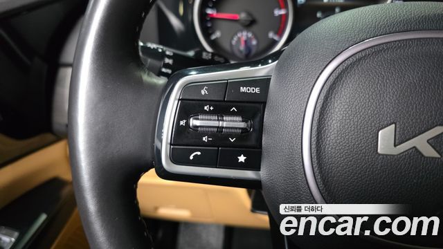 Kia Canival 2023 — photo 35