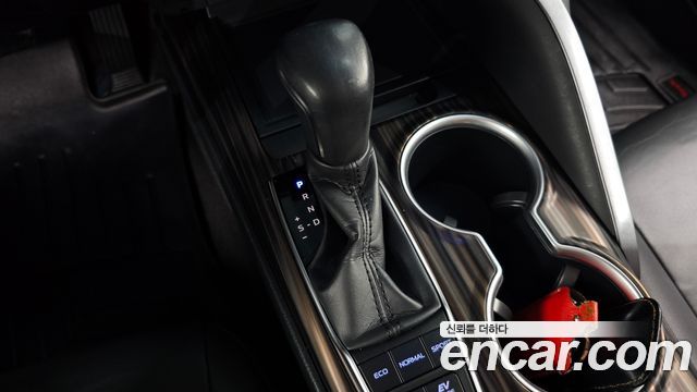 Toyota Camry 2018 — photo 12
