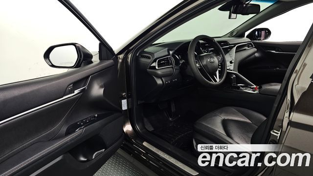 Toyota Camry 2018 — photo 13