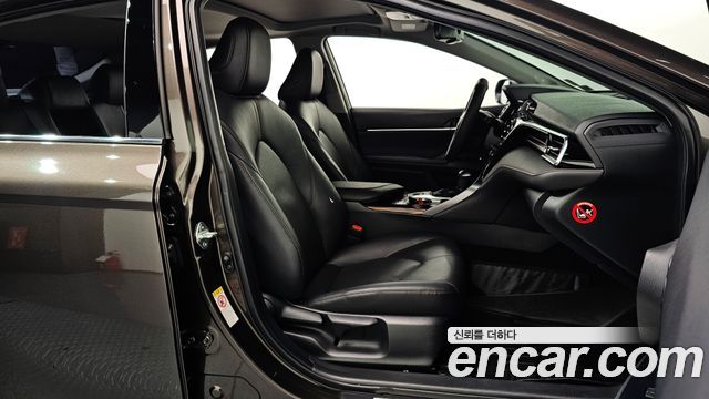 Toyota Camry 2018 — photo 17