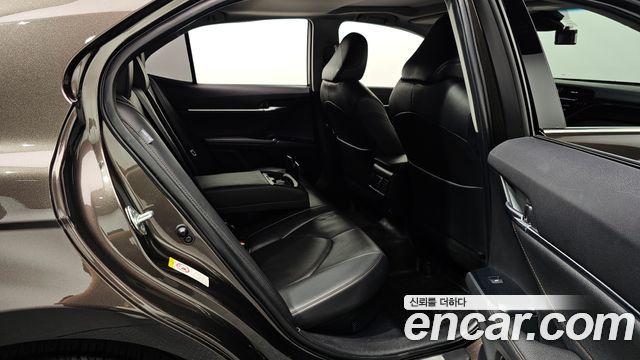 Toyota Camry 2018 — photo 18