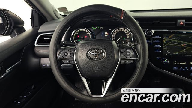 Toyota Camry 2018 — photo 19