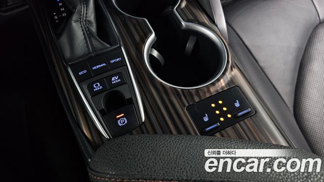 Toyota Camry 2018 — photo 24