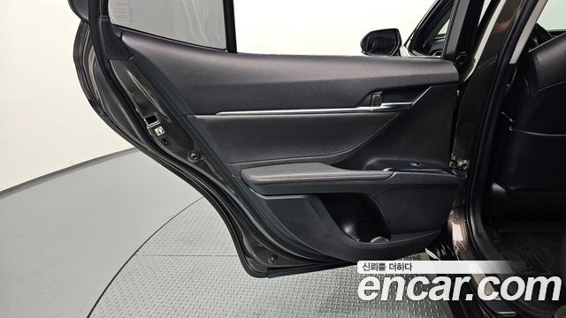 Toyota Camry 2018 — photo 15