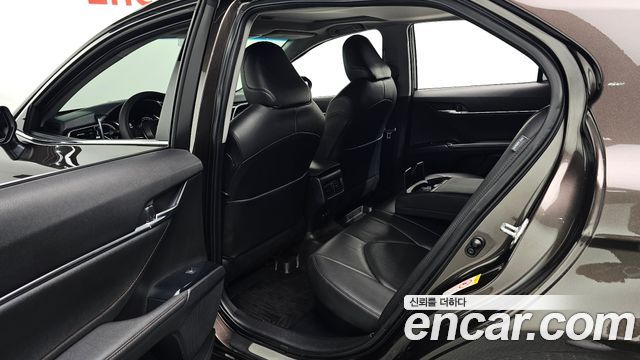Toyota Camry 2018 — photo 16