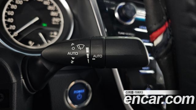 Toyota Camry 2018 — photo 32