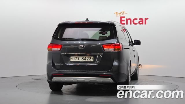 Kia Canival 2018 — photo 4