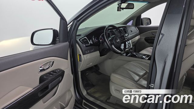 Kia Canival 2018 — photo 10