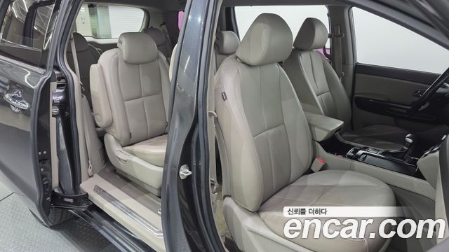 Kia Canival 2018 — photo 11
