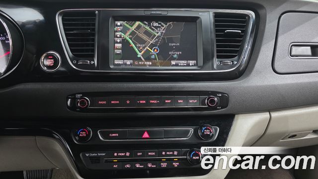 Kia Canival 2018 — photo 12