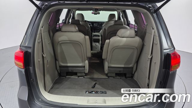 Kia Canival 2018 — photo 18