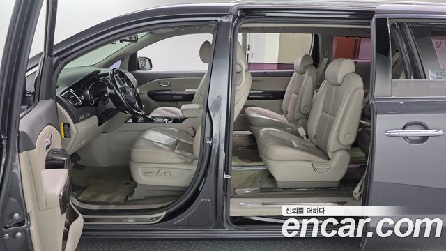 Kia Canival 2018 — photo 20