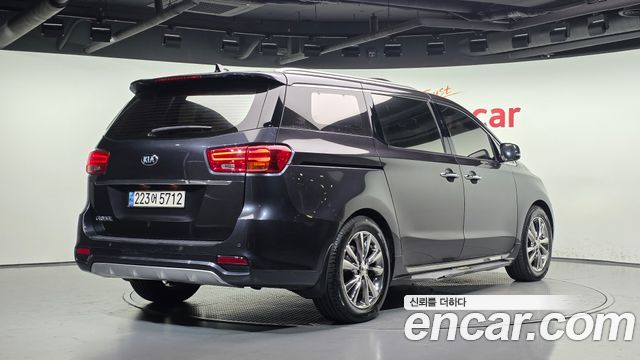 Kia Canival 2019 — photo 2