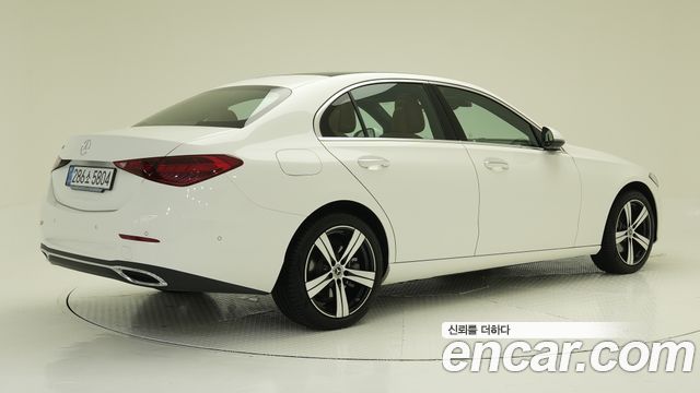 Mercedes-Benz C-Class 2026 — photo 2