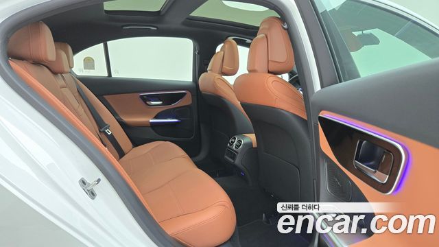 Mercedes-Benz C-Class 2026 — photo 10