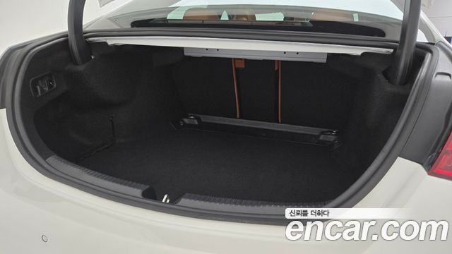 Mercedes-Benz C-Class 2026 — photo 11