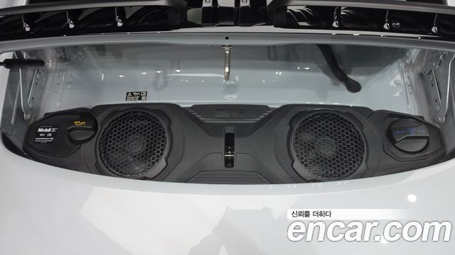Porsche 911 2025 — photo 18
