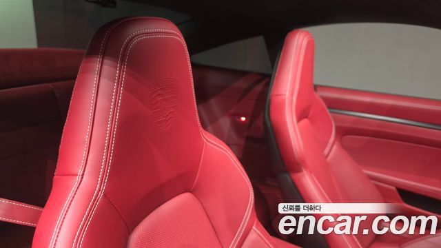 Porsche 911 2025 — photo 19