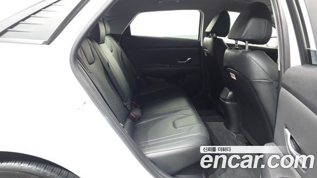 Hyundai AVANTE 2022 — photo 17