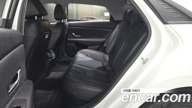 Hyundai AVANTE 2022 — photo 18