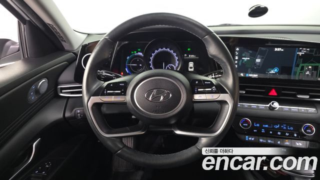 Hyundai AVANTE 2022 — photo 19