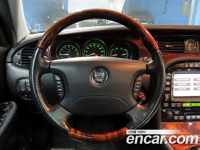 Jaguar XJ 2006 — photo 11