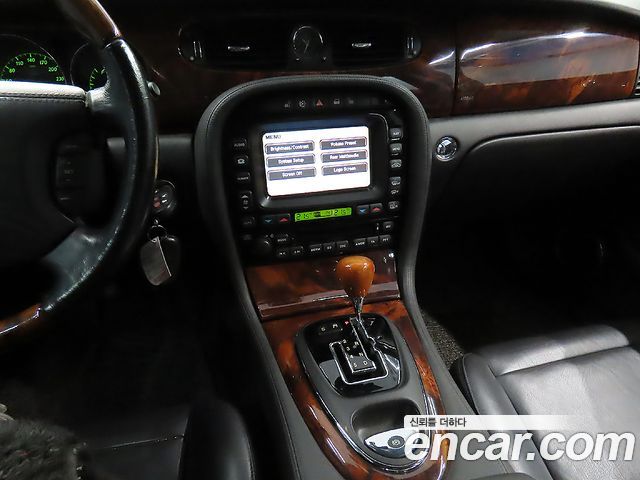 Jaguar XJ 2006 — photo 12