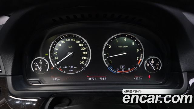 BMW 5-Series 2012 — photo 8